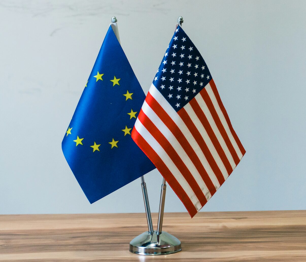 Dazi USA: Bruxelles sospende l'”umiliante” accordo di Turnberry