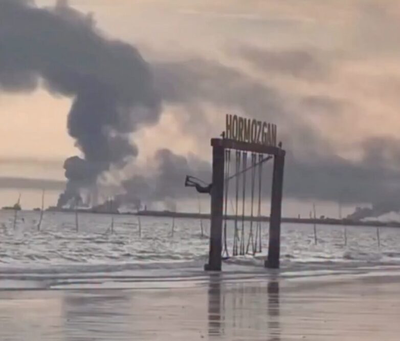 VIDEO: L’altalena sullo Stretto di Hormuz