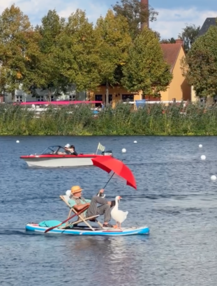 VIDEO. Passeggiata sul lago