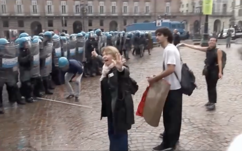VIDEO. Studenti in piazza. “Basta cariche!”